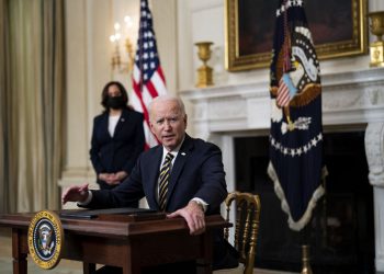 Biden reanuda la concesión de visados de trabajo y de residencia