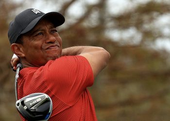 El golfista Tiger Woods fue hospitalizado tras sufrir accidente automovilístico en Los Ángeles