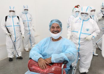 Periodista Salvador Castellanos recibió alta médica por COVID-19 en Hospital El Salvador