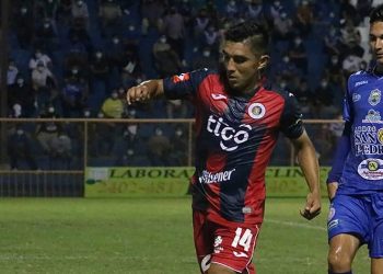 FAS ni con el Gullit Peña entre los titulares pudo debutar con victoria