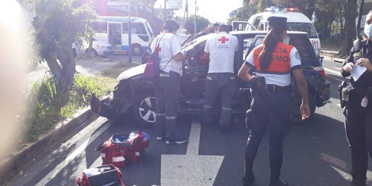 Múltiple Accidente De Tránsito En San Salvador Deja Varios Lesionados Y Un Fallecido Diario El 7605