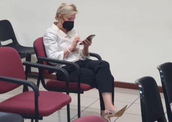 Expresidente Saca declararía este jueves para tratar de salvar a su esposa en juicio por lavado de dinero
