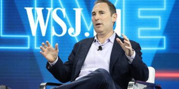 ¿Quién es Andy Jassy, el ejecutivo que tomará el timón de Amazon?