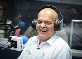 «Los nuevos políticos no esperamos sentarnos en un curul. Ya estamos trabajando para la gente»: Carlos Arriola, candidato a diputado de La Libertad