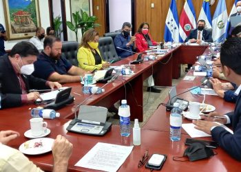 Comisión Política mantiene viva las iniciativas para destituir al presidente Nayib Bukele