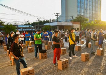 Entregan 200 paquetes alimentarios a profesionales del fútbol salvadoreño