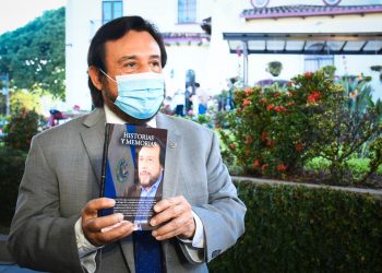 Vicepresidente Ulloa presenta el libro «Historias y Memorias», un relato de sus experiencias en el conflicto armado