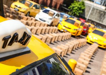 Taxistas de San Salvador y Santa Tecla recibieron paquetes de alimentos