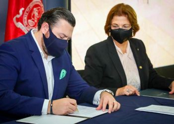 Firman memorándum para construir dos universidades al norte de El Salvador