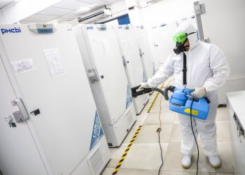 Ministerio de Salud higieniza el Centro Nacional de Biológicos que resguarda las vacunas anti-COVID-19