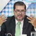 Analistas piden no politizar tema de vacunas contra la COVID-19