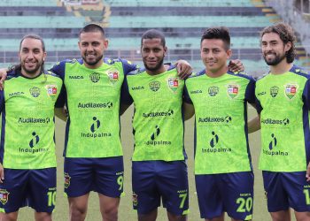Santa Tecla presenta sus primeros cinco refuerzos