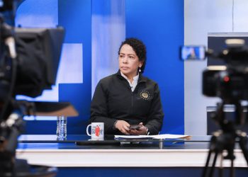 Comisionada Recinos pide que se archive la moción de golpe de Estado contra presidente Bukele