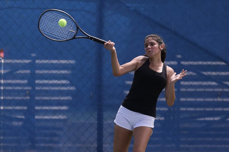 El tenis desarrollará este fin de semana sus torneos nacionales U-12 y U-18 masculino y femenino. Foto Diario El Salvador.