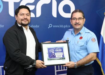 LNB honra a los bomberos de El Salvador
