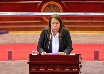 Nidia Díaz afirma que no apoyaría destitución del presidente pese a haber firmado la iniciativa