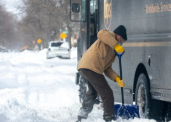 Tormenta de nieve deja más de 20 muertos y millones sin servicio eléctrico en Estados Unidos