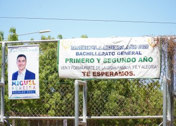 Miguel Pereira, alcalde de San Miguel, colocó propaganda a pocos metros de un centro de votación