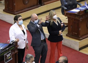 ARENA y el FMLN preparan la destitución del presidente Nayib Bukele