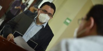 Defensoría del Consumidor denuncia a proveedores por cobro del CESC