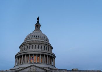 Senado aprueba plan presupuestario: avance para paquete de ayuda de Biden