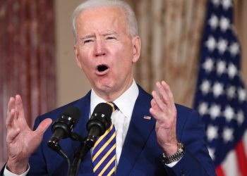 Biden continúa legado de Trump con el decreto «Buy American»