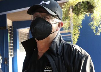 Magistrado Guillermo Wellman amenaza con despedir a técnicos del TSE