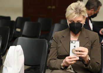 Testigo dice que sociedades de Ana Ligia de Saca fueron utilizadas para lavar dinero de la Presidencia