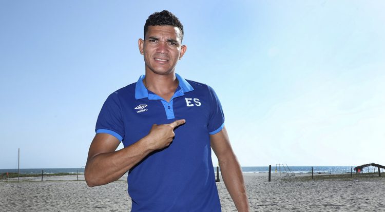 El seleccionado nacional de fútbol playa, Rubén Batres, sigue hospitalizado luego de accidentarse. Foto: Diario El Salvador.