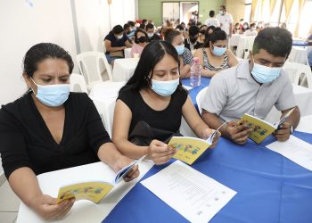Jóvenes de comunidades escribieron un libro para promover la paz