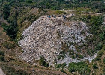 Investigan botadero ilegal de residuos de construcción en Soyapango