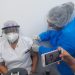 Vacunan contra COVID-19 a personal de salud de Morazán
