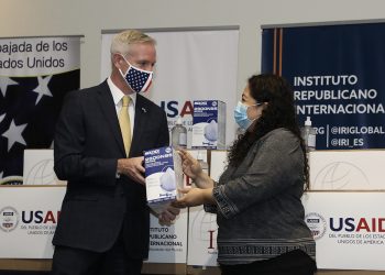 USAID entrega kits de bioseguridad para periodistas que cubrirán las elecciones del 28 de febrero