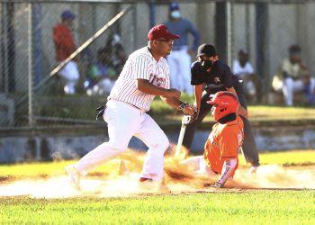 Sonaron los bates en el «Nino Bengoa» en el inicio de la Liga Nacional de Béisbol