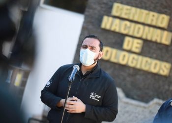 4,500 vacunas de AstraZeneca han sido aplicadas a personal de salud de primera línea en El Salvador