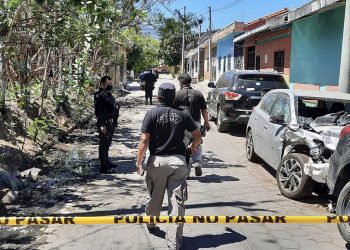 Matan a docente en el jardín de su casa en San Miguel