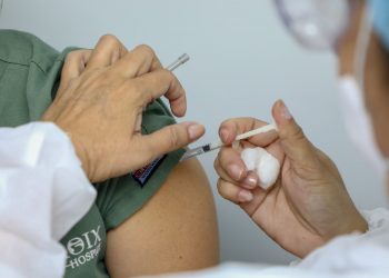 El Salvador destaca en la lista mundial de países que han iniciado con la vacunación contra la COVID-19