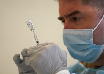 OPS garantizará vacunas contra la COVID-19 para migrantes y refugiados