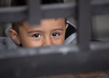 La Administración Biden reabre centro de detención para menores migrantes de la era Trump