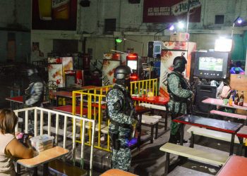 Policía Nacional Civil verifica cumplimento de ley seca en bares de San Salvador
