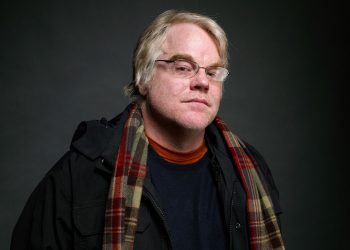 2 de febrero: tirado en el sueño y una jeringa colgando de su brazos, Philip Hoffman muere de sobredosis