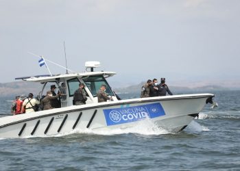 Personal de salud de Meanguera del Golfo recibe la vacuna anti COVID-19