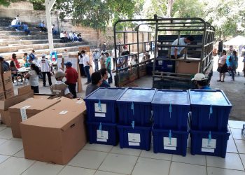 Empiezan a instalar equipo informático a los centros de votación