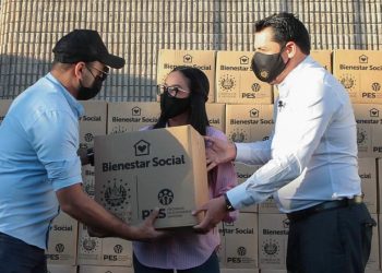 Gobierno entrega paquetes alimentarios a más de 500 integrantes del gremio artístico salvadoreño