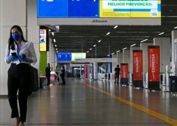 Francia y Brasil activan nuevas restricciones por incidencia de casos de COVID-19