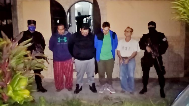 Fueron detenidos en Santa Tecla. Foto/PNC