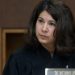 Salvadoreña aplica la justicia en un tribunal de Oregón, en EE. UU.