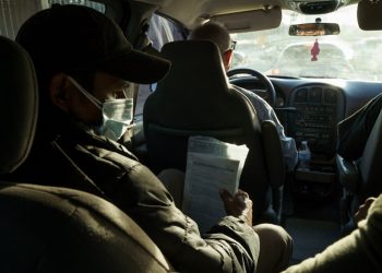 Jóvenes salvadoreños hablan de riesgos de la migración ilegal