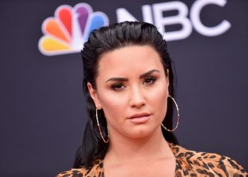 Demi Lovato dice que fue violada de adolescente en revelador documental
