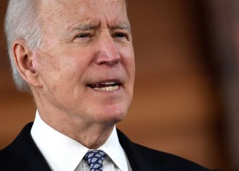 Biden intensifica expulsiones de familias desde frontera sur de Estados Unidos